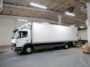 Грузовое такси с гидробортом